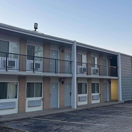 Super 8 By Wyndham Rockford South Exterior foto