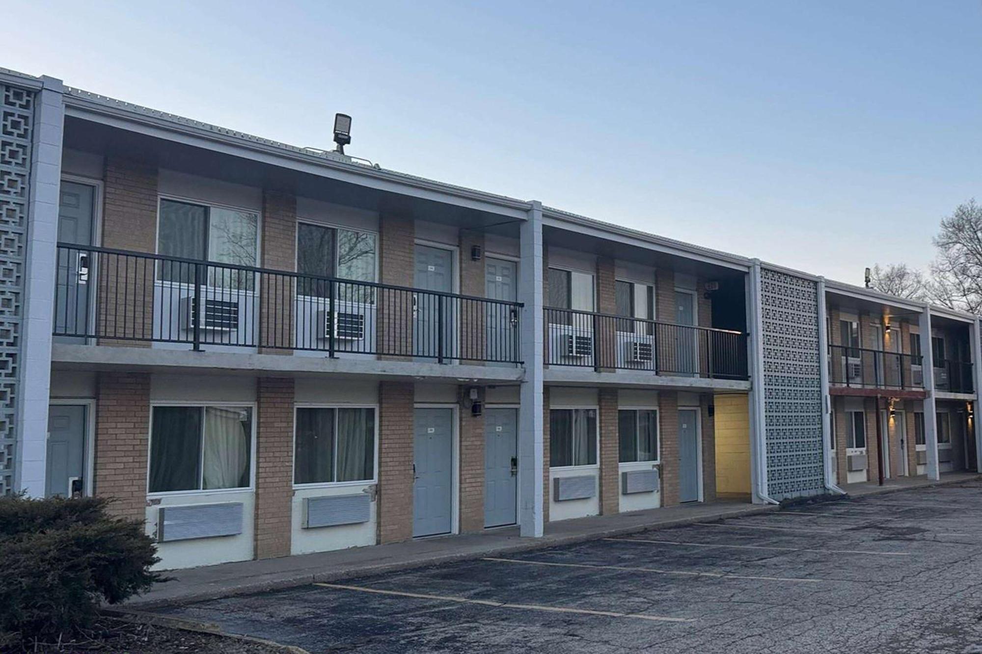 Super 8 By Wyndham Rockford South Exterior foto